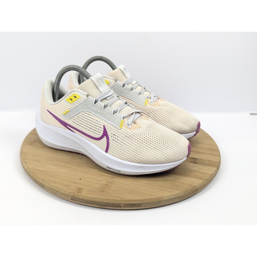 Nike Pegasus 40 Womans 7.5‎ Shoes Running Athletic Road Sneakers Beige Purple